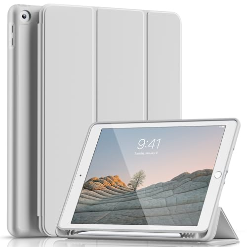 Lsmmpoba Hülle für iPad 9./8./7. Generation 10,2 Zoll, Hellgrau | Für iPad 10,2 Modell 2021/2020/2019 mit Stifthalter, Schutzhülle aus TPU mit Standfunktion, Auto Schlaf/Wach Funktion