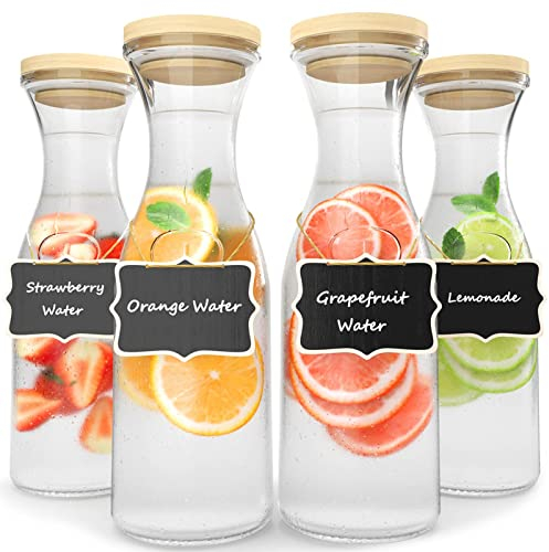 FINEW Juego de 4 jarras de cristal de 1 litro, jarra de agua con tapa, jarra de agua más gruesa y fuerte, jarra de cristal para bebidas, juego de decantador con 4 etiquetas de madera