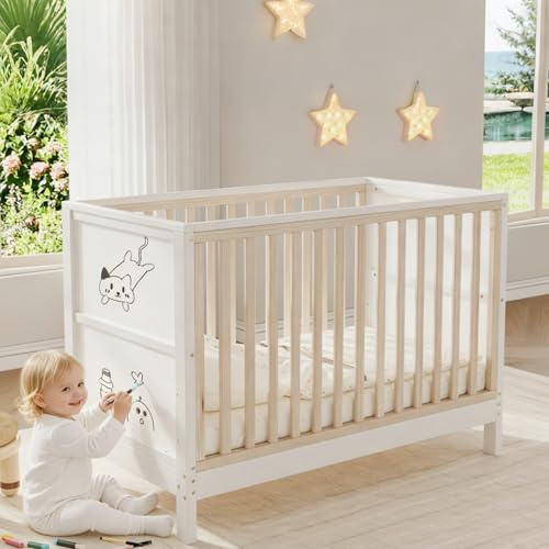 BTM Babybett Höhenverstellbar Babybett mitwachsend Baby Beistellbett/Kinderbett 60x120 mit Bemalbaren Tafeln Massivholz