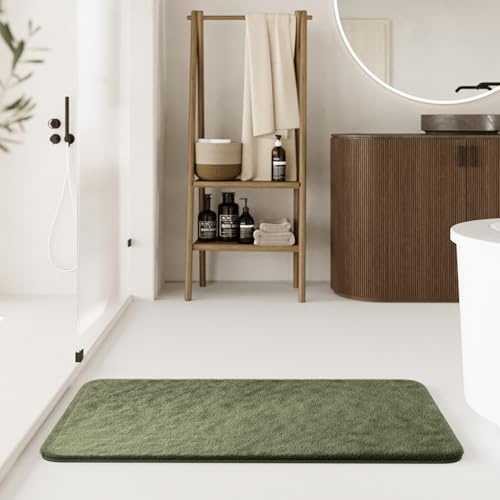 WECONhome Basics Emil getufteter Badteppich, 55 x 65 cm, Oliv grün | eleganter Badteppich, rutschfest, waschbar und super weich, Ideal für ein modernes Bad
