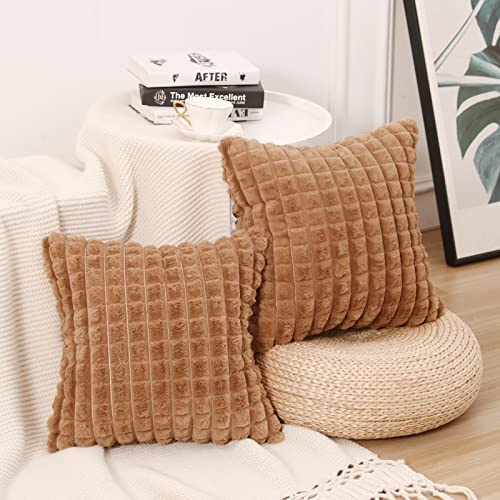 Mandioo 2er Set Super Soft Plüsch Faux Pelz Dekokissen Kissenbezüge 50x50 cm Braun, Plaid Textur Moderne Luxus Kissenbezug Sofakissen Dekorativ Couchkissen Kissenhülle für Sofa Couch Wohnzimmer