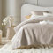 ROOM99 Feel Elegante copriletto in beige, 200 x 220 cm, versatile come copriletto o copridivano, coperta per letto e divano, trapunta stile ideale come bedspread velluto