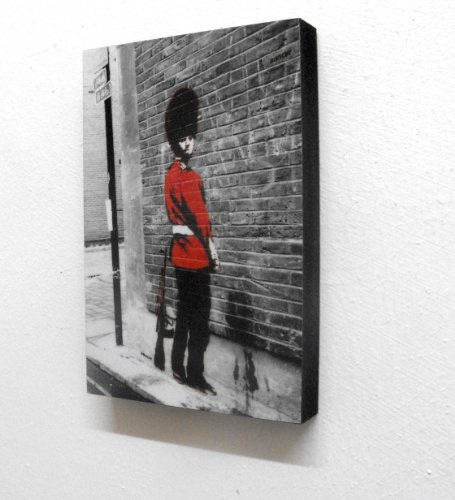 Totally Graphics 6 x 4 Block Mounted Picture, Banksy Queens Guard Peeing (postcard size)