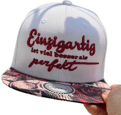Outfitfabrik Snapback Cap „Einzigartig ist viel Besser als perfekt“ in weiß, Schirm mit Motiv Skullrose, 3D-Stick, Unisex, verstellbar an der Rückseite