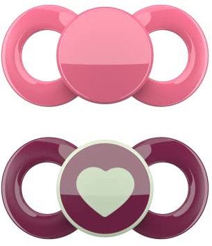 dentistar Day & Night Schnuller 2er-Set – Größe 3 ab 14 Monate – Zahn- & kieferfreundlicher Silikon Schnuller – Mit Leuchtschnuller für die Nacht – Rosa & Violett mit Herz Motiv – Made in Germany