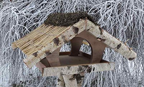 Vogelfutterhaus mit Reetdach, Ferienhaus groß mit Heidefirst