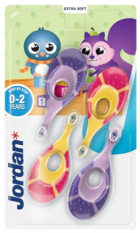 Jordan ® | Step 1 Baby Zahnbürste | Baby Zahnbürste 0-2 Jahre | Die Original Kleinkindzahnbürste mit extra weichen Borsten und weichem Beißring für Babygummis und Easy Grip | Rosa und Lila | 4-pack
