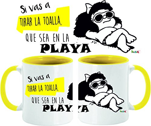 Taza Mafalda – “Si vas a tirar la toalla que sea en la playa” | Taza de cerámica divertida 350 ml con caja | Regalo original mujer y hombre, desayuno café o té
