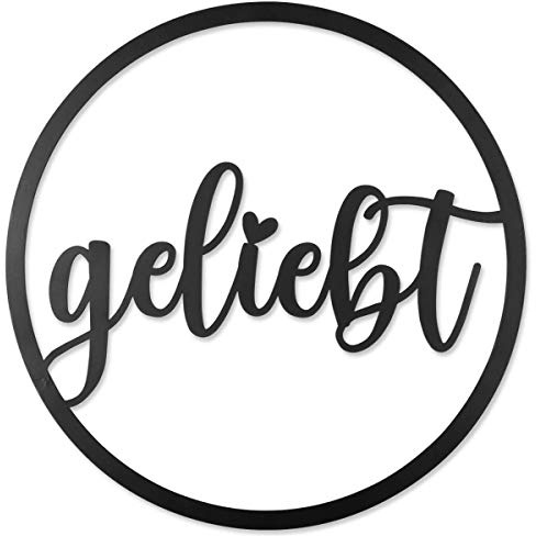 Sehr moderne Wanddeko geliebt mit geschwungenen Schriftzug im Kreis.