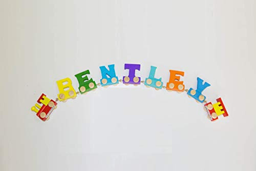 Bunter Holzzug mit Buchstaben, personalisierbar 7-letter Name