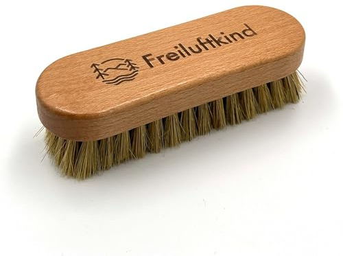 Freiluftkind Das Original Schuhbürste aus Echtholz mit Naturborsten – Schonende Schuhpflege für Leder- und Stoffschuhe, Kleidung & mehr – Hochwertige Wildlederbürste – Einfache Anwendung