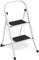 SONGMICS Scaletta, Scala a 2 Gradini, Scaletta Pieghevole, Chiusura di Sicurezza per Piegamento, Facile da Riporre, Portante 150 kg, Bianco Semplice GSL12WT