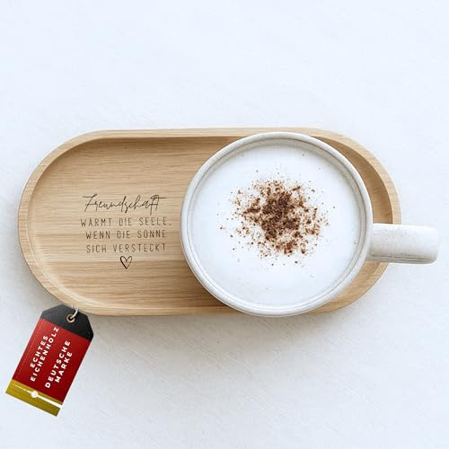 HerzHolzPapier®・Graviertes Holztablett 'Freundschaft' aus Eichenholz・Lebensmittelecht・Gewachst・rutschfeste Füße・20 x 10 x 1,5 cm | Serviertablett・Dekotablett・Geschenk für Freunde | KANU-20