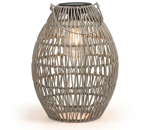 Formano Solarlaterne Außen & Balkon dekorative Metall Laterne mit natürlicher Flechtoptik, warmes LED Solarlicht, IP44 – Gartenlaterne Solarleuchte Rattan Look Outdoor Deko Ø21 cm Höhe 32 cm