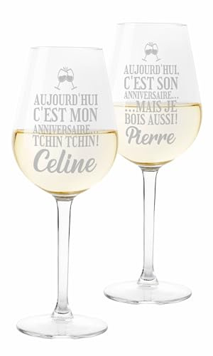 Colorfamily Paire de Verres à Vin Personnalisés - Set de 2 Verres Son Anniversaire Mais Je Bois Aussi Personnalisables avec Nom - Mariage, Fiançailles - Verre en Verre de 500 ml