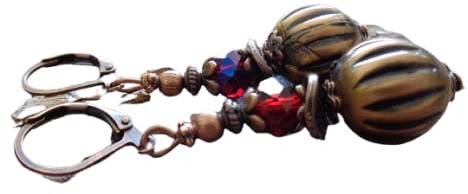 ⊹⊱❁✿ ANTIKE MELONE IN KUPFER & DUNKELROTER KRISTALL AN FORMSCHÖNEN HAKEN ✿ ❁⊰⊹ wunderschöne romantische Ohrringe in kupfer mit Brisuren, verschliessbare Ohrhaken, nostalgisch