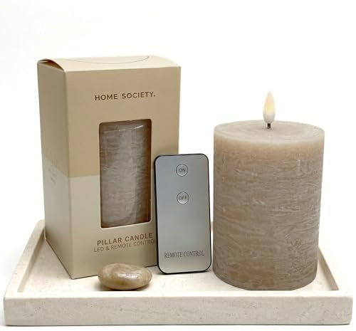 LED Stumpenkerze Taupe Ø 7,5 x 13 cm, LED Echtwachskerze mit Fernbedienung & Timer – Flammenlose Kerze mit realistischem Flackerlicht Batteriebetriebene Dekokerze für Wohnzimmer, Tischdeko & Geschenk