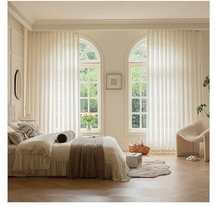 Beydodo Vorhänge mit Ösen 2er Set, Gardinen Polyester Beige 102x138CM Einfarbig mit Streifen Motiv Gardinenschals Halbtransparent Schiebevorhänge Wohnzimmer Schlafzimmer Kinderzimmer