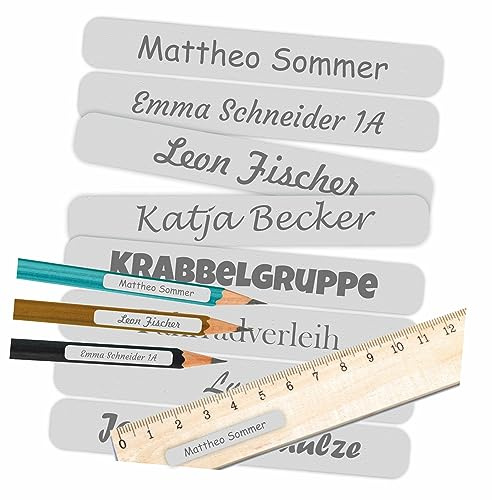 INDIGOS UG Namensaufkleber Kinder Schule 51x7mm - grau - Namensschilder selbst gestalten mit Namen für Schulsachen - individuell personalisiert - wasserfest für die Spülmaschine - 75 Sticker