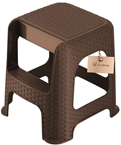 KADAX Hocker aus Kunststoff-Recyclingmaterialien, Tritthocker bis 160 kg, Rattanhocker mit Antirutschfüßen, stufiger Badhocker, Wohnhocker, Leichter Sitzhocker(Braun)