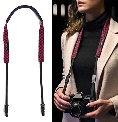 Crumpler CHST-003 Checkstrap Universal Kamera Schultergurt (Trageriemen, längenverstellbar) Marineblau/rot
