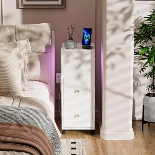 Ztexkee Table de Chevet étroite avec Prise et Bande Lumineuse LED, Table d'appoint étroite avec roulettes, Table de Chevet avec 2 tiroirs et 2 Compartiments de Rangement Blanc