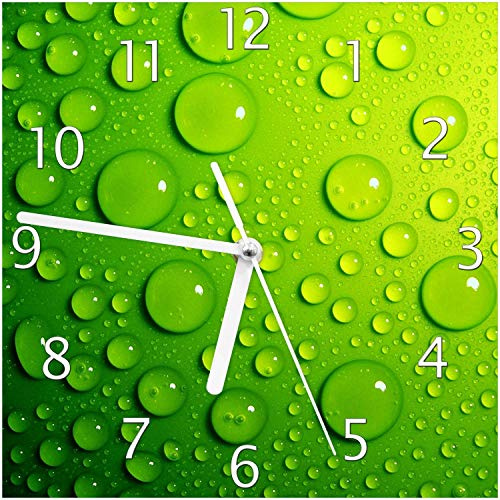 Wallario Design-Wanduhr Wassertropfen auf Grün aus Glas, Motiv-Uhr Größe 20 x 20 cm, weiße Zeiger