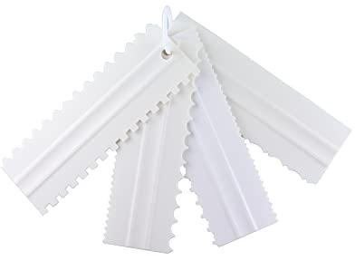TAODAN Lot de 4 grattoirs à gâteau en plastique avec dents de scie - Pour décoration de gâteaux, pâtisseries
