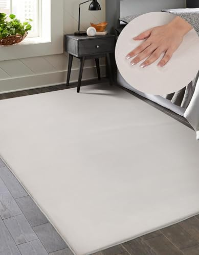 Mia´s Teppiche Luna kuschelig Warmer Fellteppich, weich und elegant, waschbar und Fußbodenheizung geeignet, Öko-Tex Zertifiziert, Beige, 140 x 200 cm