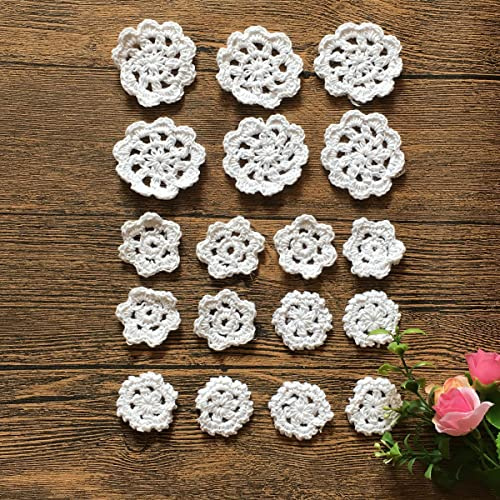 MINDPLUS 18 Stück Mini Vintage Handhäkeldeckchen Blumen 2.5-5 cm Rund Weiß Baumwolle Kleine Handgehäkelte Blütenblätter Spitzendeckchen Guipure Spitzen Applikation Kleiderkragen DIY für Basteln