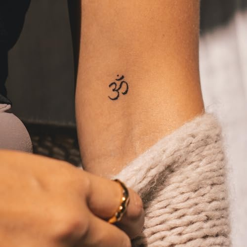 Inkster Tattoo Om Tattoo | NEU: Verbesserte Qualität | Hautfreundlich & EU Kosmetikzertifiziert | hochwertige Temporäre Tattoos aus pflanzlichen Inhaltsstoffen | wasserfest