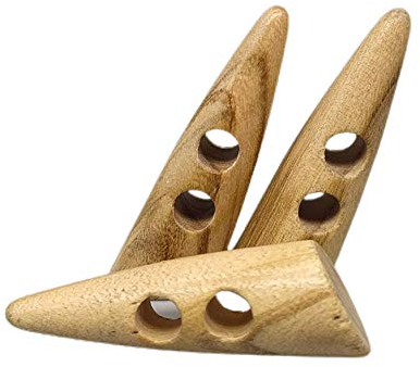 BOTIBOTON - 12 natürliche Holzknöpfe für Mantel, Jacke, Nähzubehör oder Bastelarbeiten - 2 Modelle (Horn und Fass) - 4 Größen - naturfarben, zwei Löcher - Hergestellt und versandt aus Spanien