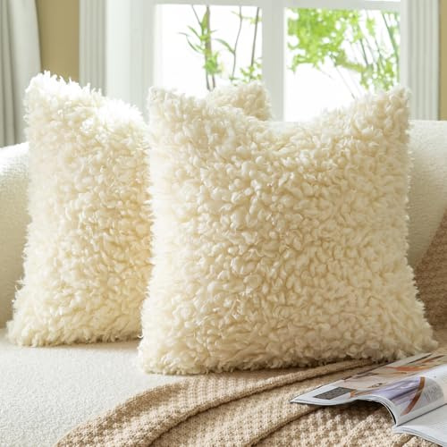 Mandioo Lot de 2 Housses de Coussin Jaune crème 40 x 40 cm Fausse Fourrure Bouclé Sherpa Épaisse Décorative Taie d’Oreiller Douce pour Canapé Lit Salon