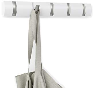 Umbra Flip 5 Garderobenhaken – Moderne, Schlichte und Platzsparende Garderobenleiste mit 5 Beweglichen Haken für Jacken, Mäntel, Schals, Handtaschen und Mehr, Weiss