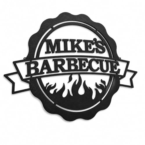 Personalisiertes Papa's Grill Schild aus Metall mit Name – BBQ Wanddeko | Individuelles BBQ-Metallschild mit Wunschname, mehreren Größen und Farben für Grillplatz oder Garten (48cm x 35cm, Design 1)