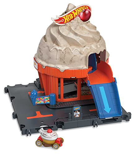 HOT WHEELS City Downtown Spielset Eiskrem-Strudel - Rennbahn-Action mit manuellem Aufzug, Eiskrem-Wirbel und herunterklappbarer Rampe, inklusive 1 Hot Wheels Auto, für Kinder ab 4 Jahren, HKX38