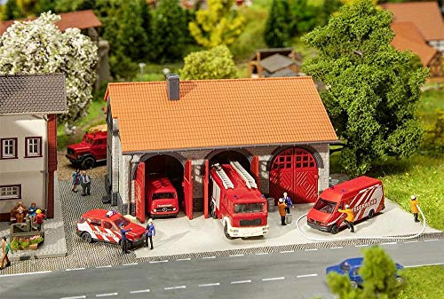 FALLER Feuerwehrgerätehaus Modellbausatz mit 203 Einzelteilen 101 x 82 x 60 mm I Modelleisenbahn Zubehör N I Modelleisenbahn N Feuerwehr-Werkstatt, Creme und Braun