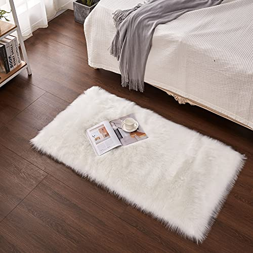 Cumay Peau de Mouton/Agneau Artificiel | Tapis Fourrure synthétique pour Le Salon, de Chaise Canapé Natte la Chambre à Coucher ou d'enfants, lit, canapé ou Chaise (Blanc, 80 x 180 cm)