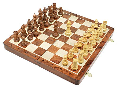 House of Chess - Viktorianisches Staunton Goldenes Akazienholz-Schachset - 35,6 x 35,6 cm Holz-Klappschachbrett mit algebraischer Notation - Schachfiguren aus Holz mit Königshöhe 7,6 cm + 2