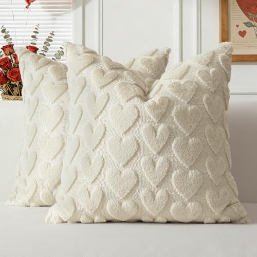 JOTOM Lot de 2 Housses de Coussin pour la Saint Valentin 50 x 50 cm Taie d'oreiller Décoratives en Fausse Fourrure Douce et Moelleuse pour la Maison, du Canapé ou du Divan (Beige Crème)