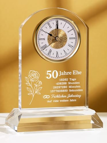 Goldene Hochzeit Geschenk – Tischuhr für Ehepaar zum 50. Hochzeitstag | Für Ehepaare, Eltern, Großeltern, Freunde, Chef & Chefin, Geschenkbox & Grußkarte, Leises Quarzwerk, Deko für Wohnzimmer