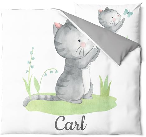 Pictogogo Personalisierte Baby Bettwäsche mit Kätzchen - 80 x 80 cm, Wählbare Unterfarbe aus Baumwolle, Kinderbettwäsche Mit Namen, Babybett Komplett Set Mit Reißverschluss