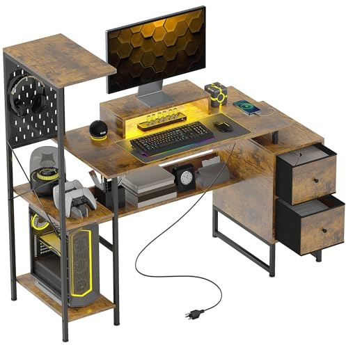 HOMCOM Escritorio Industrial Mesa Escritorio con Luces LED Estación de Carga Soporte para Monitor Control Remoto y Tablero Perforado para Oficina Estudio 142x50x126,5 cm Marrón Rústico