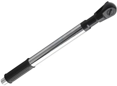 Ratschenschlüssel Mit Verlängerter Länge Und Bohrmaschinenadapter Zur Erhöhung Der Drehmomente Bei Mechanischen Reparaturen. Ratschenschlüssel Mit Drehmoment