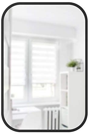 Umbra Hub 61 x 91 cm Rechteckiger Wandspiegel mit Gummirahmen, Moderne Raumdekoration für Eingangsbereiche, Badezimmer, Wohnzimmer und Mehr, Schwarz