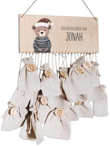 Bärenfreunde® - Personalisierter Adventskalender zum selber befüllen - mit kinderfreundlichem Druck auf Holz - mit Juteschnur Jutesäckchen und Holzzahlen (Bär Braun Weihnachtsmütze)