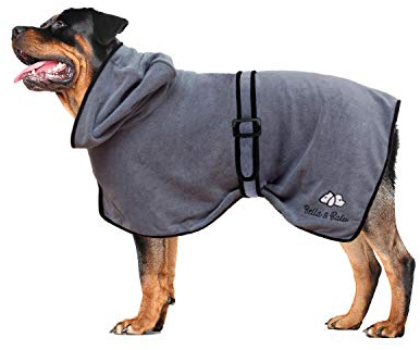 Bella & Balu Hundebademantel aus Mikrofaser + Pfotentuch – Saugfähiger Hunde Bademantel zum Trocknen nach dem Baden, Schwimmen oder Spaziergang im Regen (L | Grau)