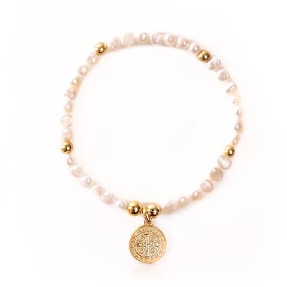 Kokomorocco - Pulsera Mujer con Medalla San Benito- Bañada en Oro de 18 Quilates - Perlas Cultivadas en Agua Dulce - Plata Vermeil - Ajustable 16-18 cm