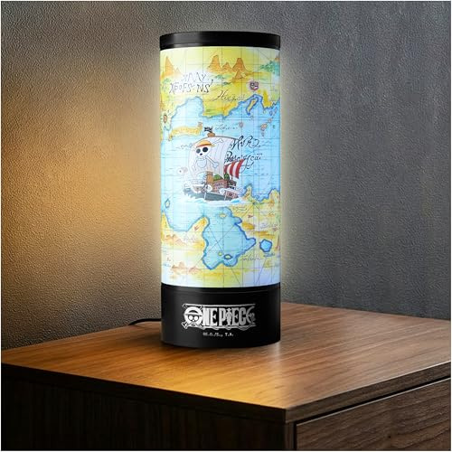 Get Trend One Piece Map Cylindrique Lampe LED, Table de Chevet Alimenté 3 Niveaux de Luminosité par USB C ou Piles, Lampe de Bureau pour Decoration Chambre, Anime Merch Idee Cadeau (Multi Map)