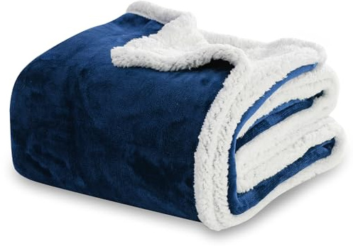 Winthome Manta Gruesa Cálida, Plaid Sofa Cama Suave y Esponjosa, Mantas Polar Sherpa con Diseño de Doble Capa, Cobijas de Invierno para Niños Adultos, Blanket Navidad (Azul Oscuro, 150x200cm)